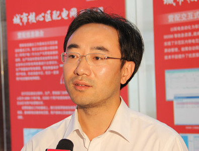 天津城南供電分公司運(yùn)維檢修部副主任周仁接受人民網(wǎng)天津視窗采訪。（攝影：崔新耀）