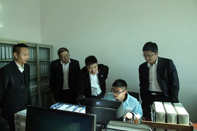 南網檢查組到馬龍舊縣供電所檢查信息系統應用情況
