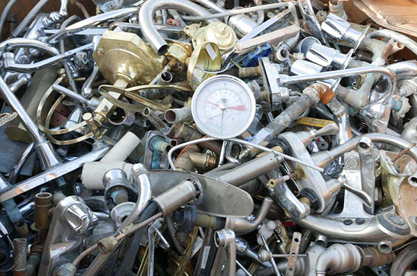 海關(guān)最大規(guī)模打擊“洋垃圾”，17地同時(shí)收網(wǎng)打掉團(tuán)伙39個(gè)