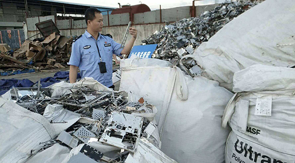 海關(guān)最大規(guī)模打擊“洋垃圾”，17地同時(shí)收網(wǎng)打掉團(tuán)伙39個(gè)