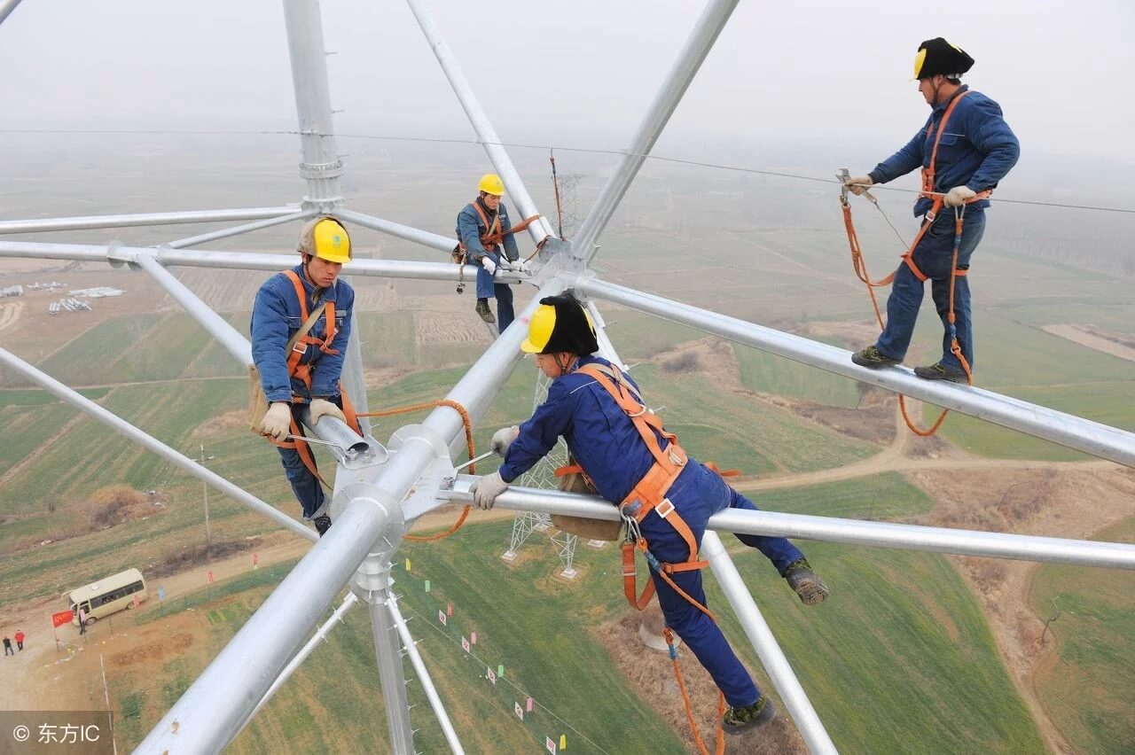 中國特高壓電網工人100多米高空作業令人驚心動魄【圖說】