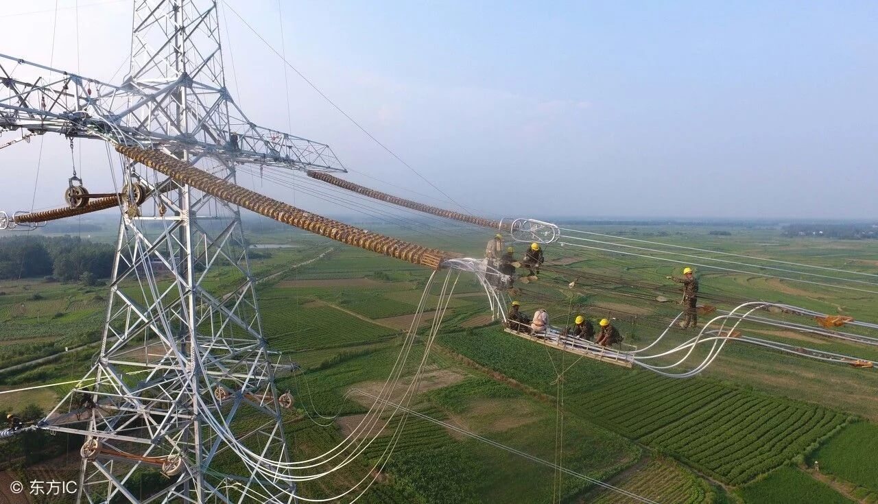 中國特高壓電網工人100多米高空作業令人驚心動魄【圖說】
