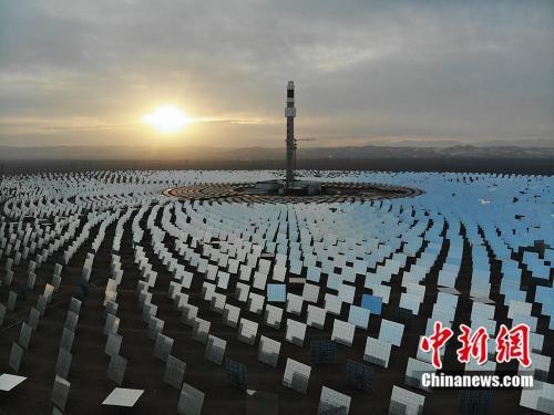 中國首個(gè)百兆瓦級(jí)熔鹽塔式光熱電站在敦煌建成